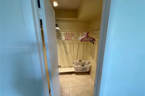 Condominio en alquiler en Lauderdale Lakes, Florida, 2 dormitorios, 94.85 m2 № 1956494 - foto 14