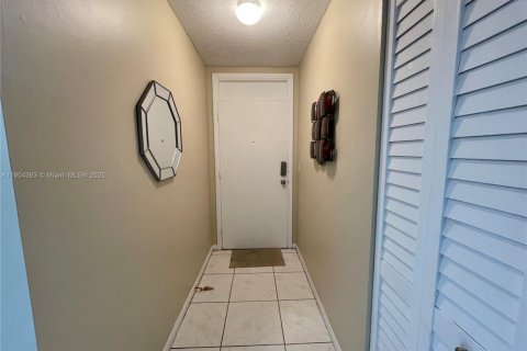 Condominio en alquiler en Lauderdale Lakes, Florida, 2 dormitorios, 94.85 m2 № 1956494 - foto 3