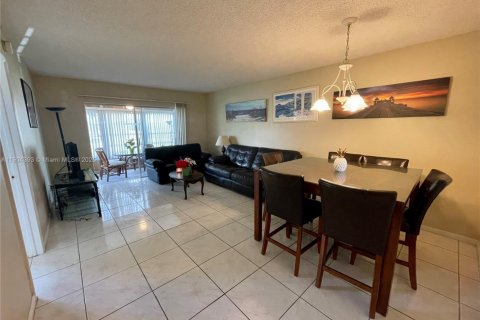 Condominio en alquiler en Lauderdale Lakes, Florida, 2 dormitorios, 94.85 m2 № 1956494 - foto 7