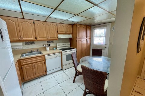 Condominio en alquiler en Lauderdale Lakes, Florida, 2 dormitorios, 94.85 m2 № 1956494 - foto 4