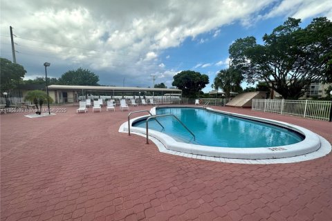 Condominio en alquiler en Lauderdale Lakes, Florida, 2 dormitorios, 94.85 m2 № 1956494 - foto 25