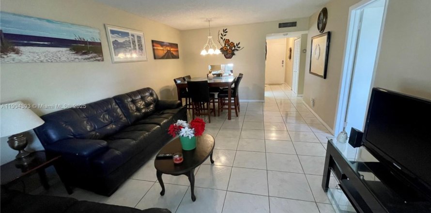 Condominio en Lauderdale Lakes, Florida, 2 dormitorios  № 1956494
