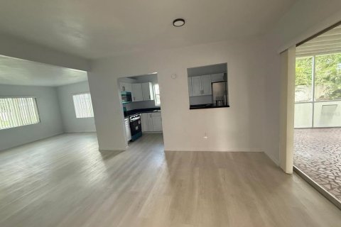 House in Fort Myers, Florida 3 bedrooms, 126.72 sq.m. № 1838416 - photo 6