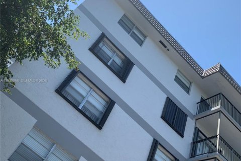 Condominio en venta en Miami, Florida, 2 dormitorios, 86.58 m2 № 2008287 - foto 24