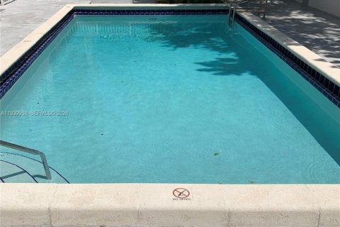 Condominio en venta en Miami, Florida, 2 dormitorios, 86.58 m2 № 2008287 - foto 10