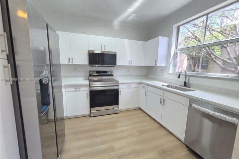 Townhouse in Sunrise, Florida 3 bedrooms, 134.43 sq.m. № 1776008 - photo 5