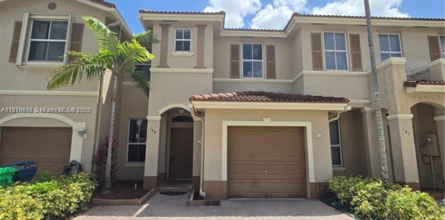 Townhouse in Sunrise, Florida 3 bedrooms, 134.43 sq.m. № 1776008