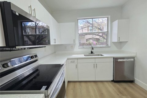 Townhouse in Sunrise, Florida 3 bedrooms, 134.43 sq.m. № 1776008 - photo 3