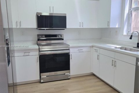 Townhouse in Sunrise, Florida 3 bedrooms, 134.43 sq.m. № 1776008 - photo 4