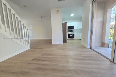 Townhouse in Sunrise, Florida 3 bedrooms, 134.43 sq.m. № 1776008 - photo 9
