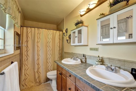 Villa ou maison à vendre à Pembroke Pines, Floride: 4 chambres, 168.34 m2 № 2053294 - photo 25