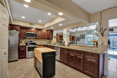 Villa ou maison à vendre à Pembroke Pines, Floride: 4 chambres, 168.34 m2 № 2053294 - photo 13