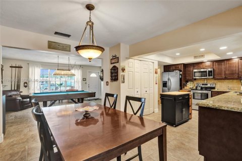 Villa ou maison à vendre à Pembroke Pines, Floride: 4 chambres, 168.34 m2 № 2053294 - photo 10