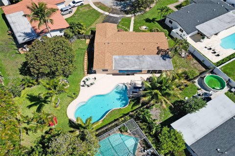 Villa ou maison à vendre à Pembroke Pines, Floride: 4 chambres, 168.34 m2 № 2053294 - photo 2