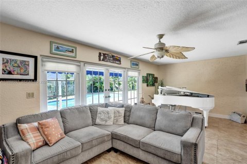 Villa ou maison à vendre à Pembroke Pines, Floride: 4 chambres, 168.34 m2 № 2053294 - photo 6
