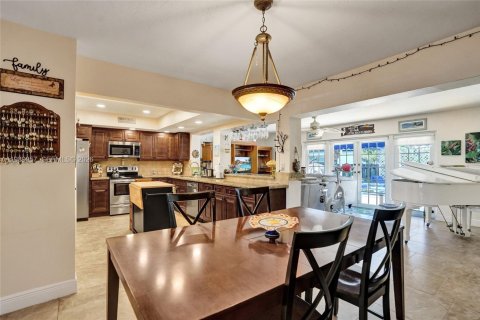 Villa ou maison à vendre à Pembroke Pines, Floride: 4 chambres, 168.34 m2 № 2053294 - photo 9