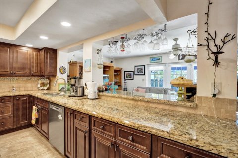 Villa ou maison à vendre à Pembroke Pines, Floride: 4 chambres, 168.34 m2 № 2053294 - photo 15