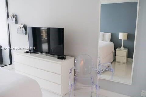 Condominio en alquiler en Miami, Florida, 4 dormitorios, 161.56 m2 № 1977093 - foto 9