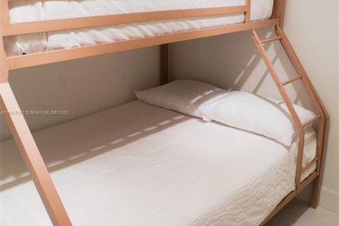 Condominio en alquiler en Miami, Florida, 4 dormitorios, 161.56 m2 № 1977093 - foto 14