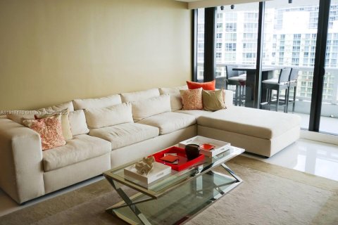 Condominio en alquiler en Miami, Florida, 4 dormitorios, 161.56 m2 № 1977093 - foto 2