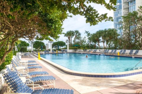 Condominio en alquiler en Miami, Florida, 4 dormitorios, 161.56 m2 № 1977093 - foto 21