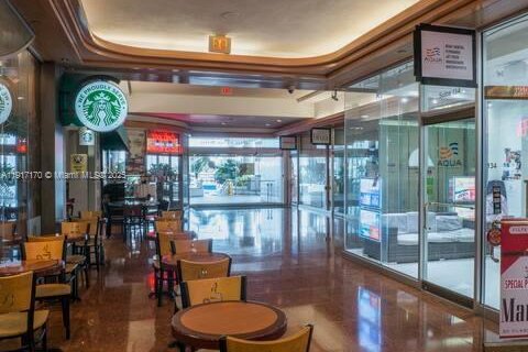 Condominio en alquiler en Miami, Florida, 4 dormitorios, 161.56 m2 № 1977093 - foto 30