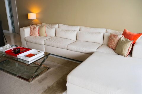Condominio en alquiler en Miami, Florida, 4 dormitorios, 161.56 m2 № 1977093 - foto 7