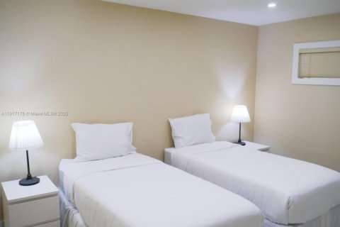 Condominio en alquiler en Miami, Florida, 4 dormitorios, 161.56 m2 № 1977093 - foto 26