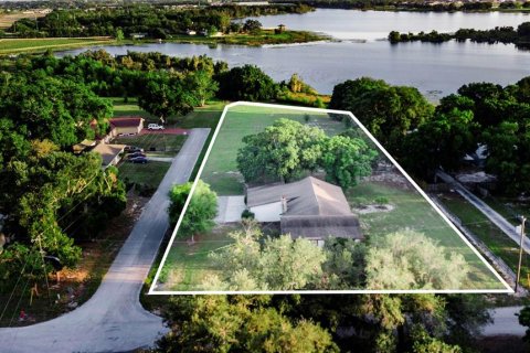 House in Lake Hamilton, Florida 4 bedrooms, 184.13 sq.m. № 1643238 - photo 5