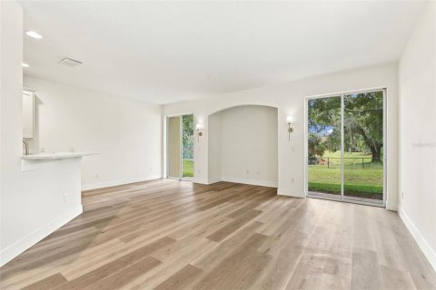 Touwnhouse à vendre à Sanford, Floride: 3 chambres, 150.87 m2 № 2433205 - photo 4