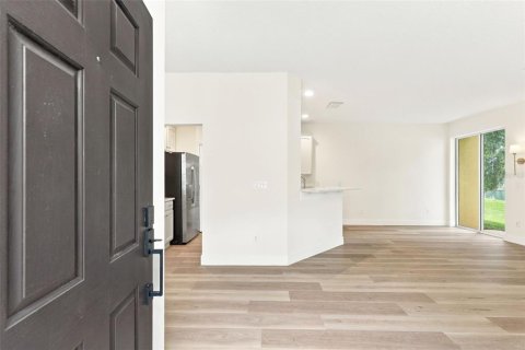 Touwnhouse à vendre à Sanford, Floride: 3 chambres, 150.87 m2 № 2433205 - photo 5