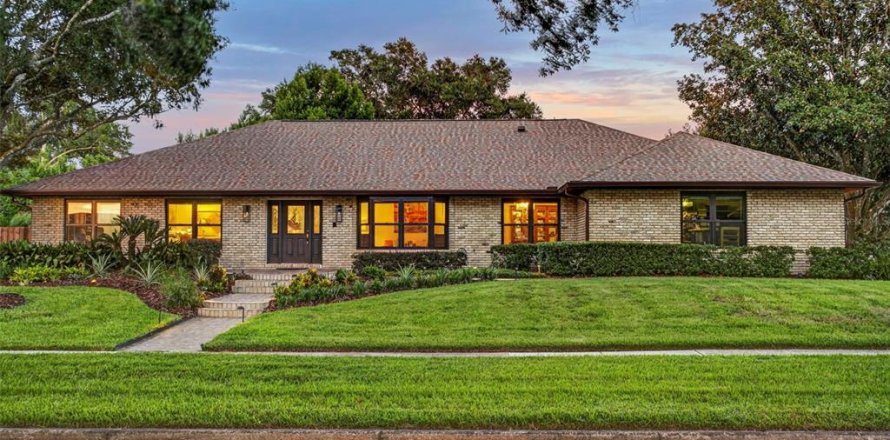 Casa en Maitland, Florida 4 dormitorios, 272.3 m2 № 2299848