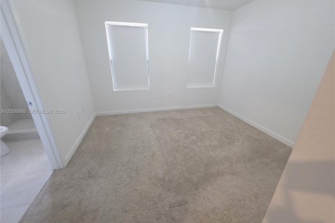 Townhouse in Florida City, Florida 3 bedrooms, 133.13 sq.m. № 2070684 - photo 12