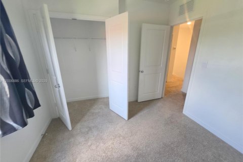 Townhouse in Florida City, Florida 3 bedrooms, 133.13 sq.m. № 2070684 - photo 7
