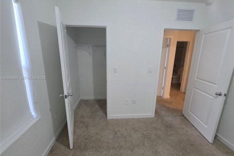 Townhouse in Florida City, Florida 3 bedrooms, 133.13 sq.m. № 2070684 - photo 11