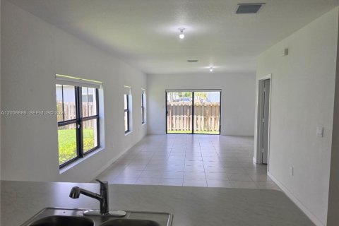 Townhouse in Florida City, Florida 3 bedrooms, 133.13 sq.m. № 2070684 - photo 3