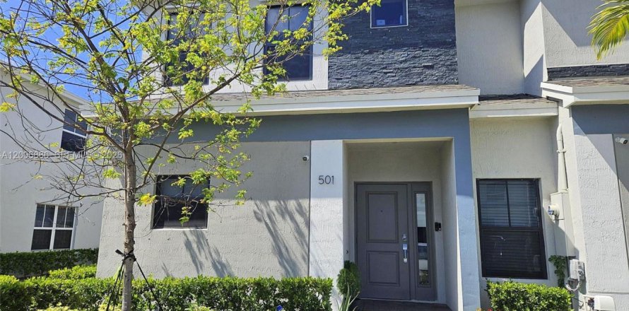 Townhouse in Florida City, Florida 3 bedrooms, 133.13 sq.m. № 2070684