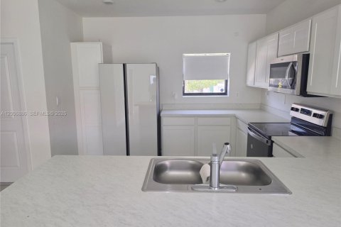 Townhouse in Florida City, Florida 3 bedrooms, 133.13 sq.m. № 2070684 - photo 4