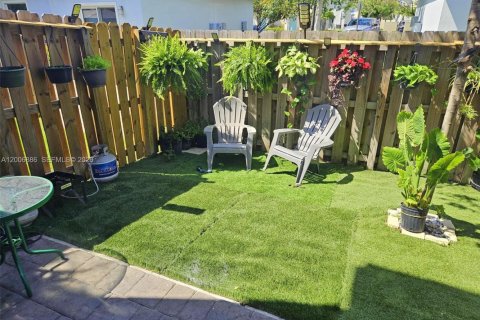 Townhouse in Florida City, Florida 3 bedrooms, 133.13 sq.m. № 2070684 - photo 14