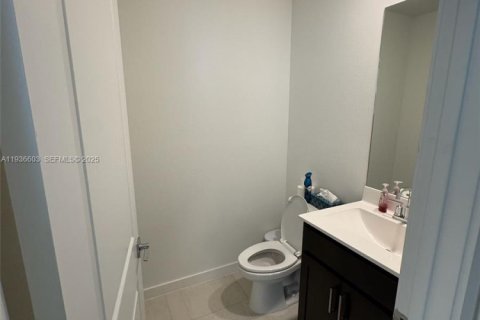 Townhouse in Homestead, Florida 3 bedrooms № 1994599 - photo 12