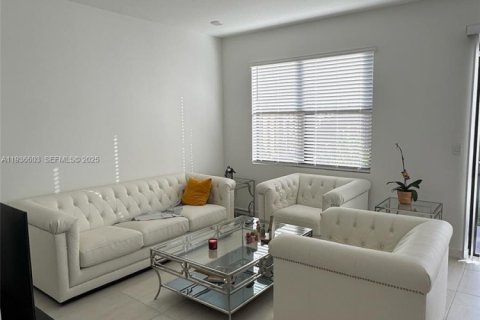Townhouse in Homestead, Florida 3 bedrooms № 1994599 - photo 4