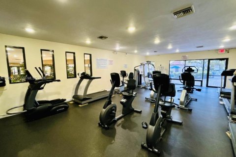 Condo in Sunrise, Florida, 2 bedrooms  № 2027379 - photo 12