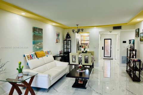 Condo in Sunrise, Florida, 2 bedrooms  № 2027379 - photo 3