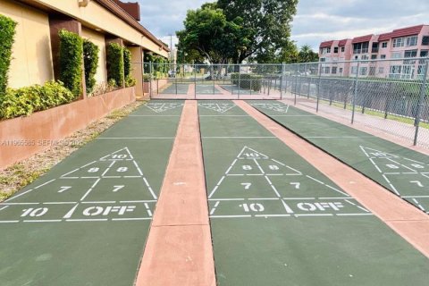 Condo in Sunrise, Florida, 2 bedrooms  № 2027379 - photo 13