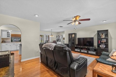 House in Plant City, Florida 3 bedrooms, 128.39 sq.m. № 1854659 - photo 8