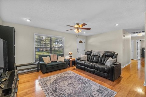 House in Plant City, Florida 3 bedrooms, 128.39 sq.m. № 1854659 - photo 10