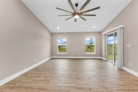 House in Port Charlotte, Florida 3 bedrooms, 173.36 sq.m. № 2394165 - photo 14