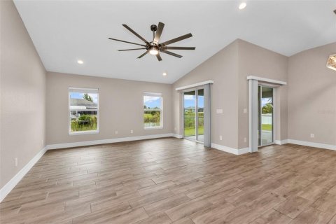 House in Port Charlotte, Florida 3 bedrooms, 173.36 sq.m. № 2394165 - photo 15