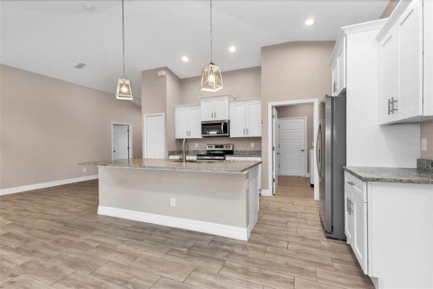 House in Port Charlotte, Florida 3 bedrooms, 173.36 sq.m. № 2394165 - photo 10