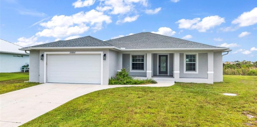 House in Port Charlotte, Florida 3 bedrooms, 173.36 sq.m. № 2394165